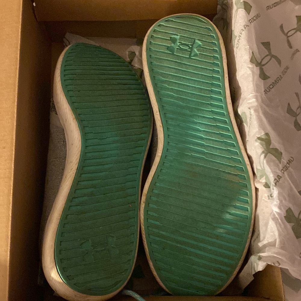 Under Armour Shoes - Picture 4 of 4